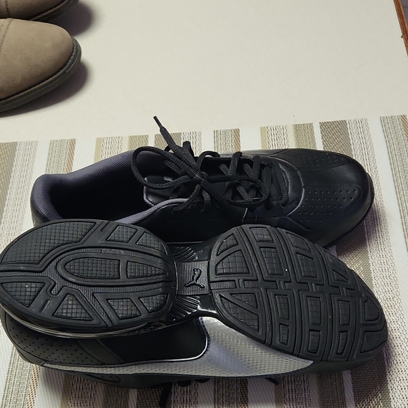 Puma size 10 running shoes - Picture 2 of 2